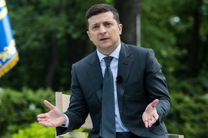 Ukrainos prezidentui V. Zelenskiui už karantino pažeidimą gresia bauda
