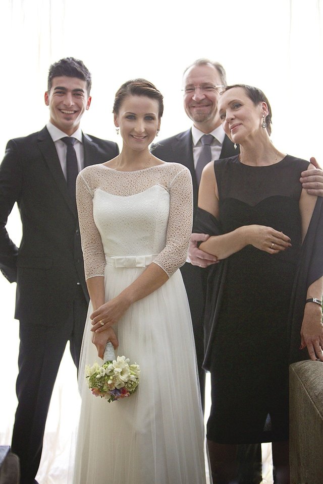 Mildos ir Seydi santuokos įteisinimu 2014 metų sausio 17-ąją Vilniaus santuokų rūmuose džiaugėsi nuotakos tėvai Saulius ir Alina Galadauskai.<br>V.Morozovo nuotr.