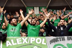 Įsiutę „Panathinaikos“ sirgaliai puolė savininko namus: atvyko 100 ultrų