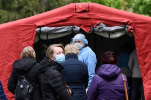 Tarp naujausių koronaviruso atvejų – 4 mįslingi užsikrėtimai, užkratas į Lietuvą pateko ir iš Lenkijos