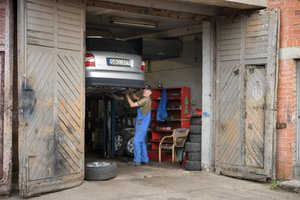 Legalių automobilių servisų ateitis: bankrotas arba šešėlis?