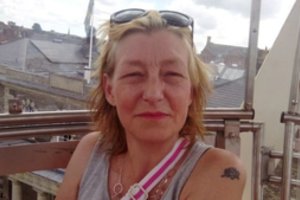 Nuo nervus paraližiuojančių dujų mirusios britės namų visi šalinasi – dėl būsto priimtas neeilinis sprendimas