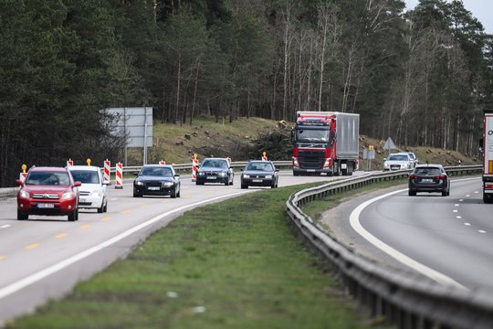 Pokyčiai greitkelyje Vilnius–Kaunas: atsiras šūsnis greičio valdymo ir saugaus eismo įspėjimo sistemų