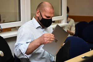 Buvęs „Lietkabelio“ direktorius stojo prieš teismą: įtarimų sukėlė nemenkos sumos