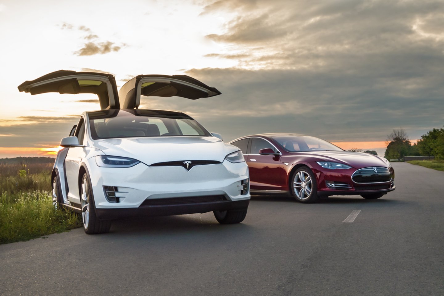 JAV elektromobilių gamintoja „Tesla“ gali atimti iš „Toyota Motor“ brangiausios pasaulyje automobilių gamintojos titulą.<br>rf123.com nuotr.