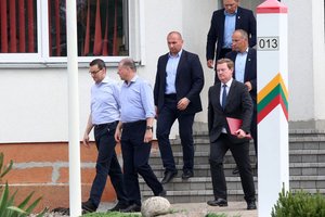 Lenkija atvėrė sienas lietuviams: iš M. Morawieckio – ypatingos liaupsės S. Skverneliui už kovą su koronavirusu