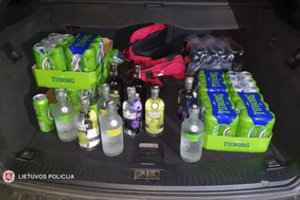 Klaipėdos policija atlikto kontrolinius alkoholio pirkimus: baudų sulaukė ir pardavėjai, ir pirkėjai