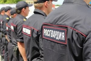 Skandalas: Rusijos gvardijos kariškis sugrūdo butelį tarnybos draugui į išangę