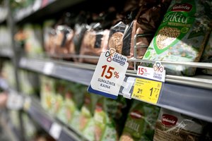 Lietuviškų gaminių kainos ir toliau krinta