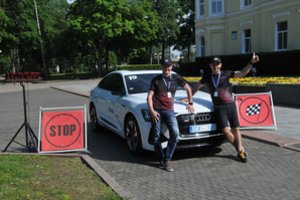 Elektromobilių varžybose triumfavo „Tesla Model 3“ ir „Peugeot e-208“ ekipažai