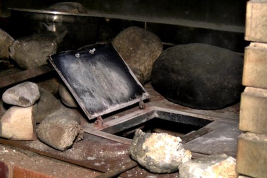 Profesionalus pirtininkas parodė, kaip lengvai ir greitai atnaujinti gultus savo pirtyje