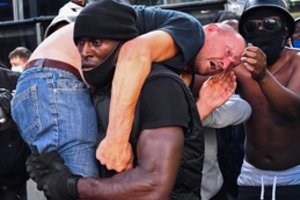 Jungtinėje Karalystėje per kraštutinės dešinės protestą sulaikyta daugiau nei 100 žmonių