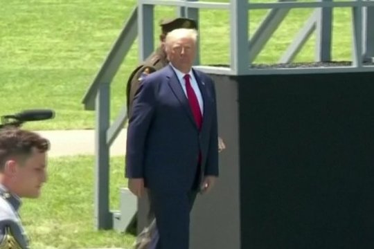 D. Trumpo elgesys užminė mįslę – įrašas sparčiai plinta internete