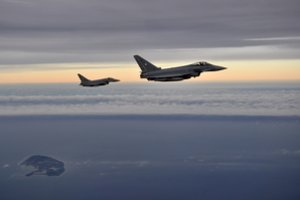 NATO naikintuvai 8 kartus kilo lydėti Rusijos orlaivių