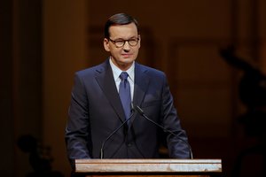 Lenkijos premjeras: Lenkija tikisi papildomo JAV karių dislokavimo, bet ne Vokietijos sąskaita