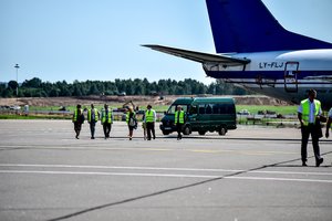 Kauno oro uoste sulaikytas girtas lėktuve sumaištį kėlęs klaipėdietis