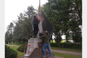 Ekspertai: kapinėse esantys paminklai, kad ir sovietų kariams, yra paveldo objektas