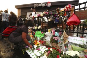 JAV policijai nužudžius dar vieną juodaodį, šalyje paaštrėjo įtampa ir diskusijos