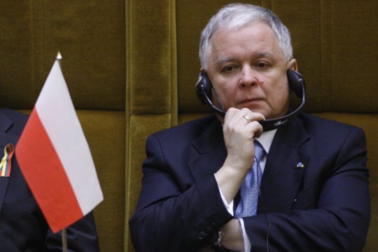 1949 m. gimė Lenkijos politikai – prezidentas Lechas Kaczyńskis (nuotr.; žuvo 2010 m.) ir partijos „Teisė ir Teisingumas“ pirmininkas Jarosławas Kaczyńskis.<br>M.Kulbio nuotr.