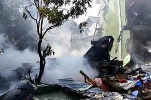 Indonezijos naikintuvas sudužo gyvenamajame rajone, niekas nenukentėjo