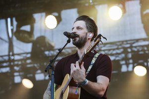 Justinas Jarutis apie ne rožėmis klotą praeitį: „Pardavinėjau plastikinius langus, pjoviau žolę, klojau trinkeles“