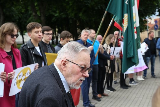 Sąjūdis prieš Astravo atominę elektrinę (AE) pirmadienį surengė piketą prie Prezidentūros. <br>R.Danisevičiaus nuotr.