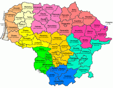 1950 m. panaikinus apskritis ir valsčius (iki tol buvo 41 apskritis ir 320 valsčių) Lietuvos teritorija suskirstyta į 4 sritis (Kauno, Klaipėdos, Šiaulių ir Vilniaus) ir 87 rajonus. 1953 m. sritys buvo panaikintos. 1959 m. liko 79, 1963 m. – 41 rajonas. Vėliau Lietuva perskirstyta į 44 rajonus, kurie buvo suskirstyti į apylinkes.