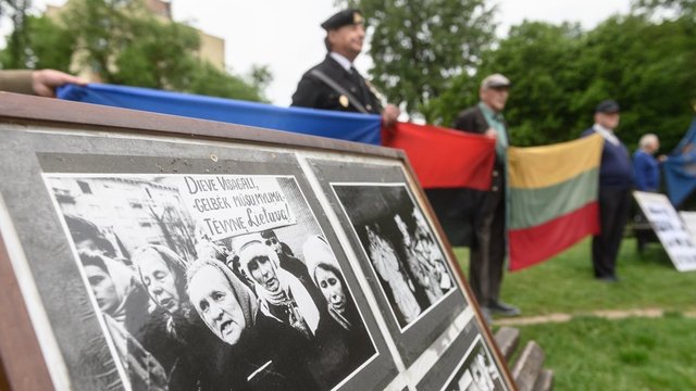 Piketas dėl agresyvios Rusijos politikos: Lietuvos kariai savanoriai surengė protestą prie ambasados