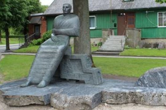 1997 m. Priekulėje, minint rašytojos Ievos Simonaitytės gimimo 100‑metį, atidengta Dalios Matulaitės skulptūra „Šventvakarių Ėvė“.