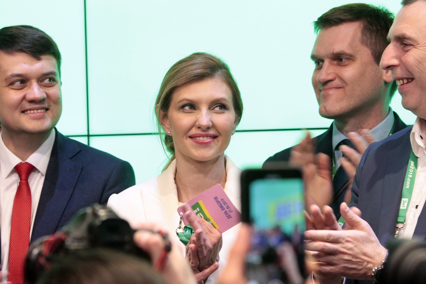 Ukrainos prezidento Volodymyro Zelenskio žmona Olena, anksčiau užsikrėtusi naujuoju koronavirusu, buvo paguldyta į vieną iš Kijevo ligoninių, antradienį pranešė prezidentūra, bet nurodė, kad jos būklė stabili.