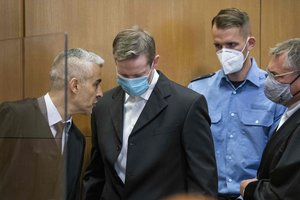 Vokietijoje dėl politiko nužudymo teisiami du neonaciai