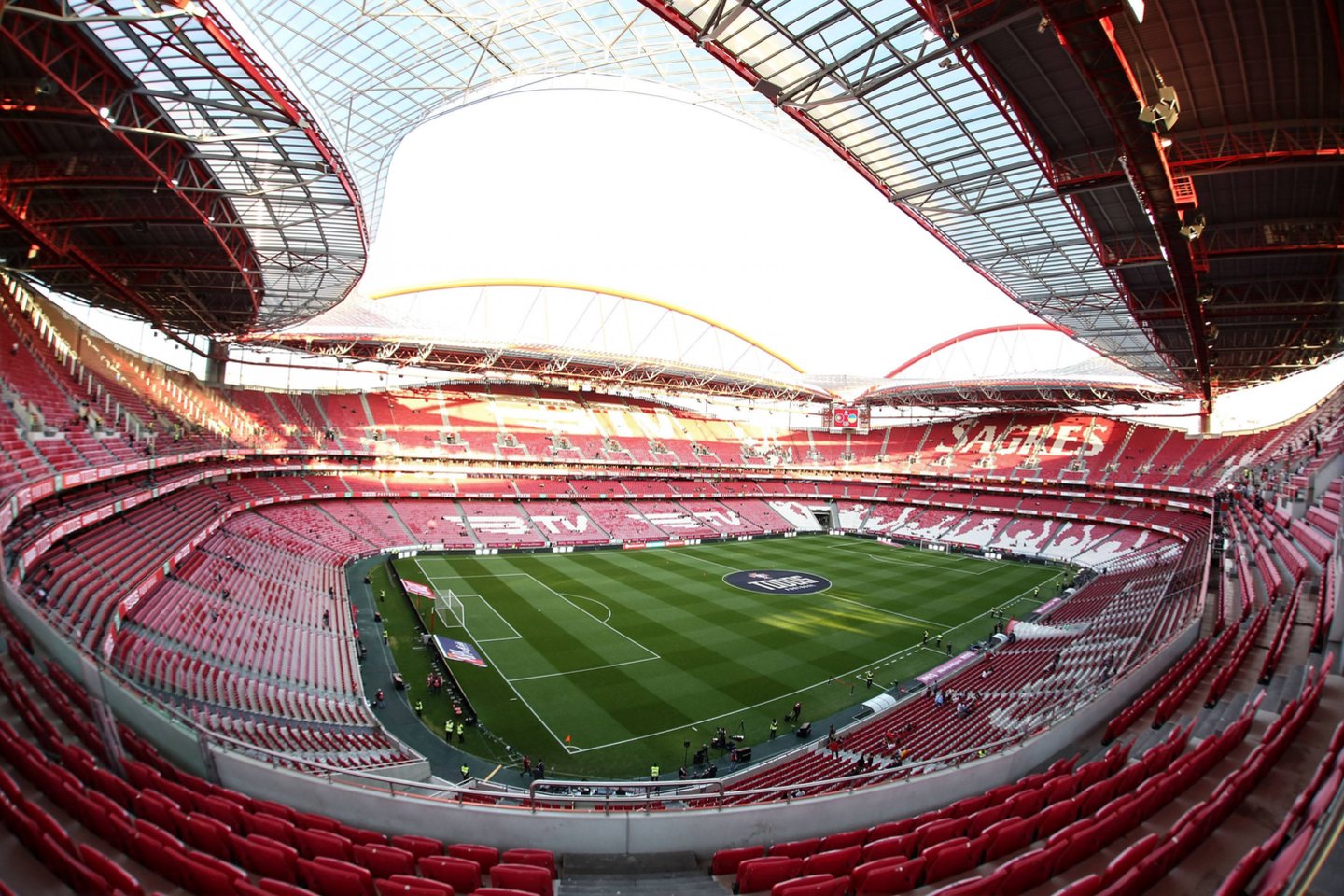Čempionų lygos finalas planuojamas rugpjūčio 23 dieną Lisabonos „Estadio da Luz“ stadione.<br> Scanpix nuotr.
