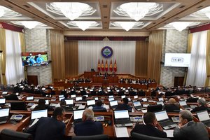 Kirgizijoje patvirtinta nauja laikinoji vyriausybė