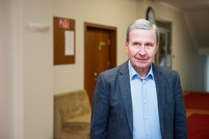 Profesorius V. Sinkevičius: „Valdantieji, spausdami Konstitucinį Teismą, peržengia bet kokias ribas“