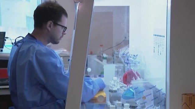 Vaistą nuo koronaviruso radę britai apgailestauja užtrukę per ilgai – galėjo išgelbėti tūkstančius