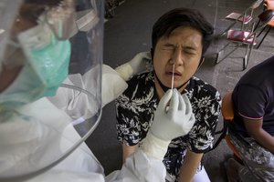 Nepaprastai sudėtinga situacija Pekine: dėl COVID-19 protrūkio uždaromas oro uostas ir mokyklos