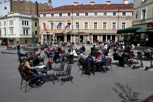 Kavinių, barų darbo laikas – neberibojamas: skelbia, kokie reikalavimai lieka