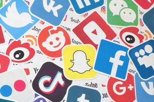 Populiariausi socialiniai tinklai ir bendravimo programėlės: ilgamečiams lyderiams iššūkį meta tik vienas