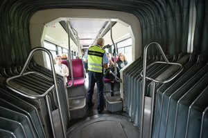 Moters kantrybė baigėsi kontrolieriams įlipus į autobusą: „Kiek galima gaišinti?“