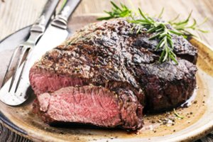 4 grilyje paruošti jautienos patiekalai: mėsa tiesiog tirps burnoje