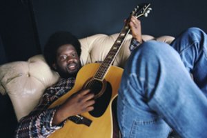 Britų muzikanto Michaelo Kiwanukos pasirodymas Vilniuje perkeliamas į kitą vasarą