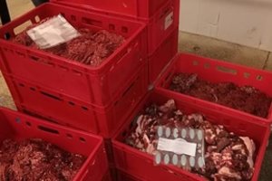 Neįtikėtinas įžūlumas: prieš pusmetį su 2 tonom nelegalios mėsos sučiupti verslininkai įkliuvo vėl