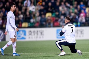 Padėtas taškas: prieš C. Ronaldo priklaupusiam aistruoliui teks mokėti bent 5000 eurų