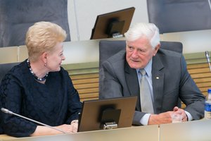 Po G. Nausėdos pranešimo – D. Grybauskaitės ir V. Adamkaus vertinimas 
