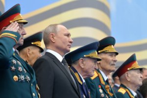 Šalia V. Putino per paradą būsiantys karo veteranai – priverstinai karantinuoti