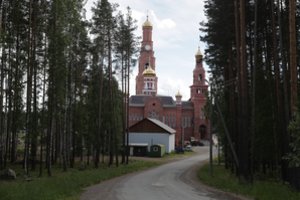 Iš pareigų pašalintas dvasininkas užėmė vienuolyną – iš jo teko pabėgti net vienuolėms