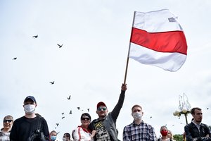 Baltarusijos sostinėje po kandidato į prezidentus V. Babarikos sulaikymo protestavo tūkstančiai žmonių