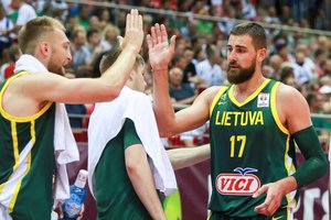 Turės laiko lietuviškiems pokalbiams: J. Valančiūnas ir D. Sabonis apsigyvens viename viešbutyje