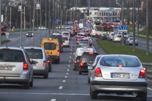 Jūsų automobilį vairuoja vaikai? Draudikai informuoja apie prievoles