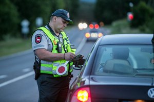 Per Jonines ragina vairuoti saugiai: dirbs sustiprintos policijos pajėgos, medikai perspėja apie pavojus